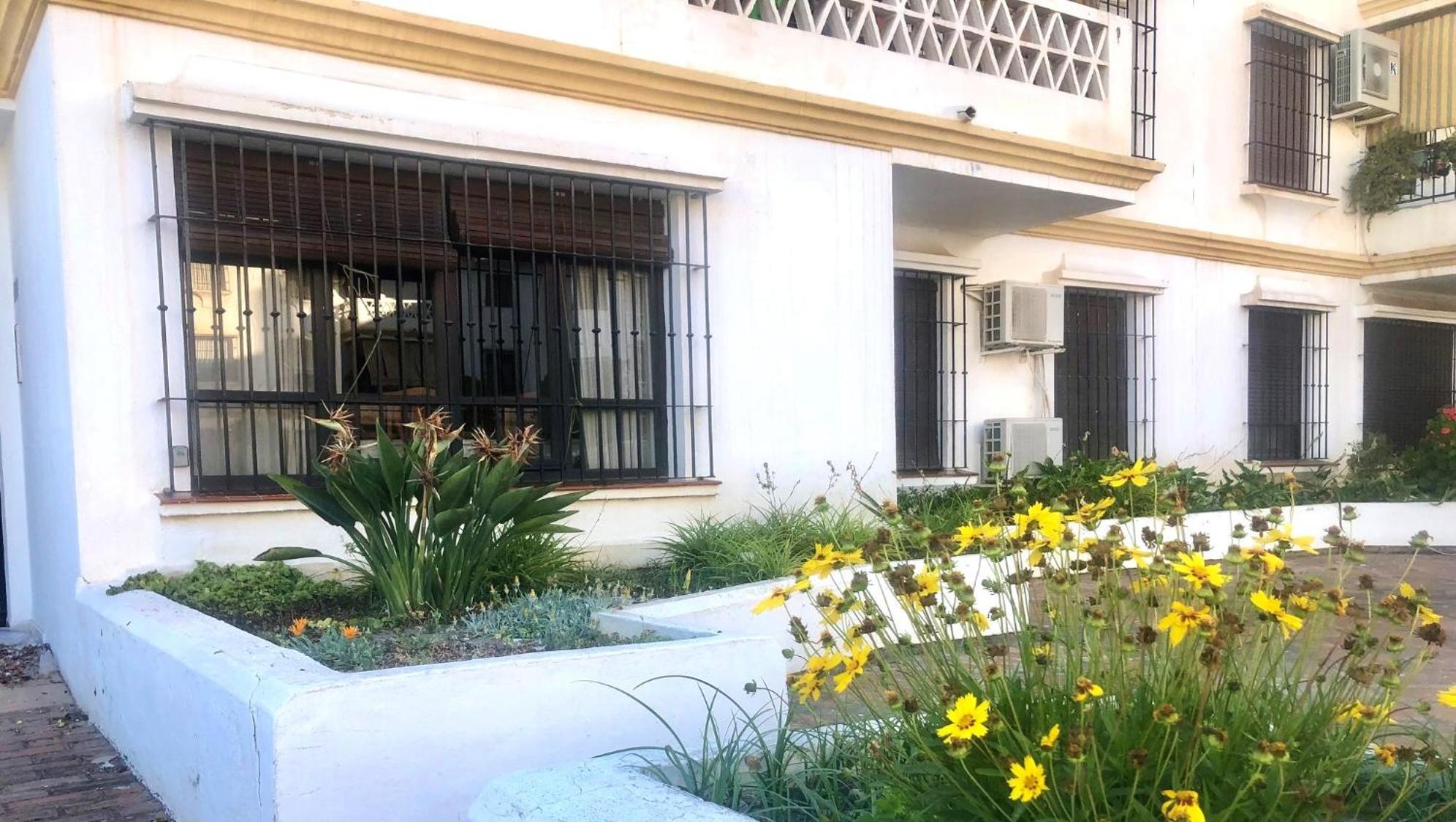 Grand Patio Apartment *